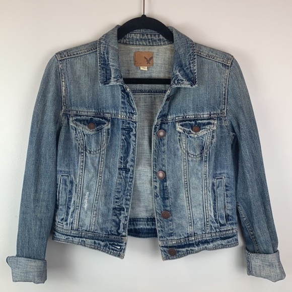 American Eagle Distressed Denim Trucker Jacket (Trucker Jacket) - Picture 4 of 8
